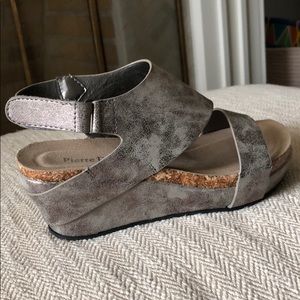 Pierre Dumas Chantal wedges in Pewter